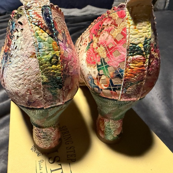 L'ARTISTE Multicolor Floral Heels - Picture 5 of 10